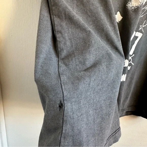 Blondie Distressed Los Angeles 1977 Graphic Tee. Size XS. Unisex - Picture 7 of 7